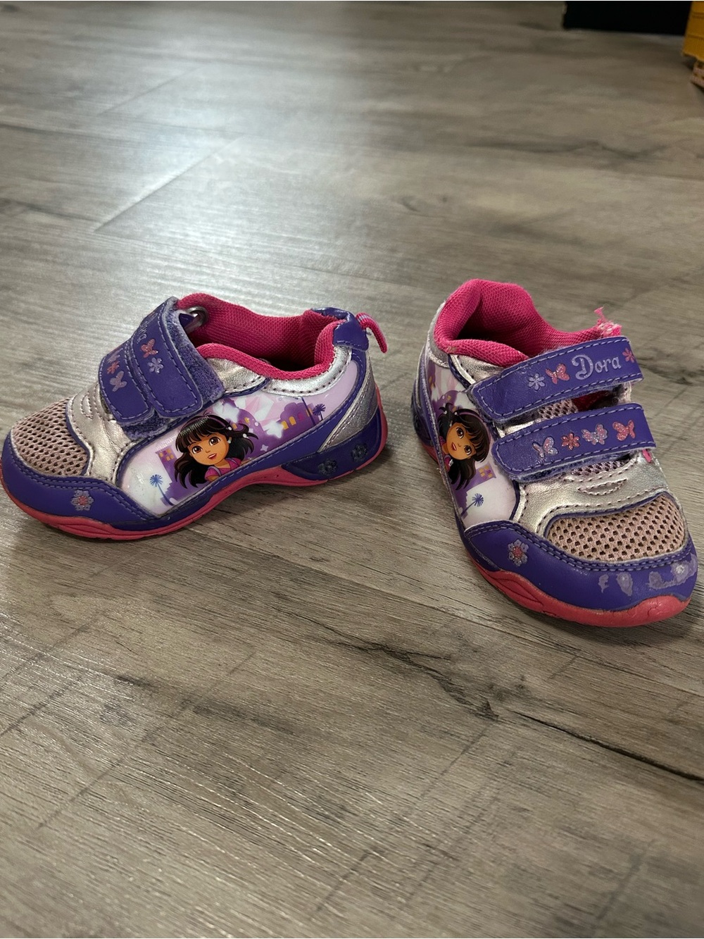 Dora the Explorer Purple & Pink Kids Sneakers size 7